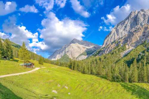 Lafatscher Niederlegeralm mit Blick zum Halleranger mit Speckkarspitze im Karwendelgebirge - Lafatscher Niederleger - Seitenverhältnis 3:2 - Halleranger im Karwendel - weitere Infos unter https://www.kriner-weiermann.de