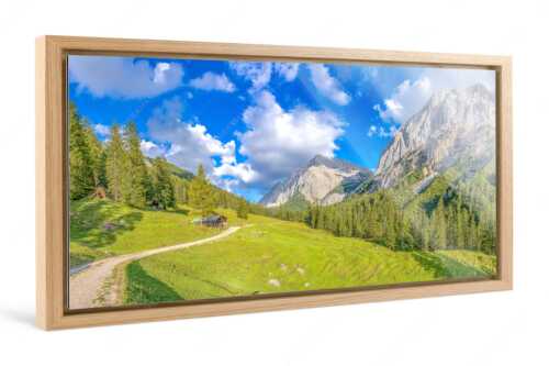 Lafatscher Niederlegeralm mit Blick zum Halleranger mit Speckkarspitze im Karwendelgebirge - Lafatscher Niederleger - Foto im Schattenfugen-Rahmen - Halleranger im Karwendel - weitere Infos unter https://www.kriner-weiermann.de