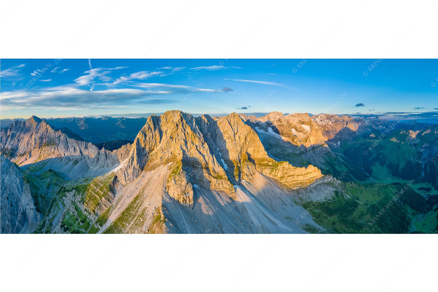 Lamsen- und Spritzkarspitze – Seitenverhältnis 2,5:1 — Karwendel Erstes Tageslicht an der Lamsenspitze und Spritzkarspitze und am Karwendelhauptkamm