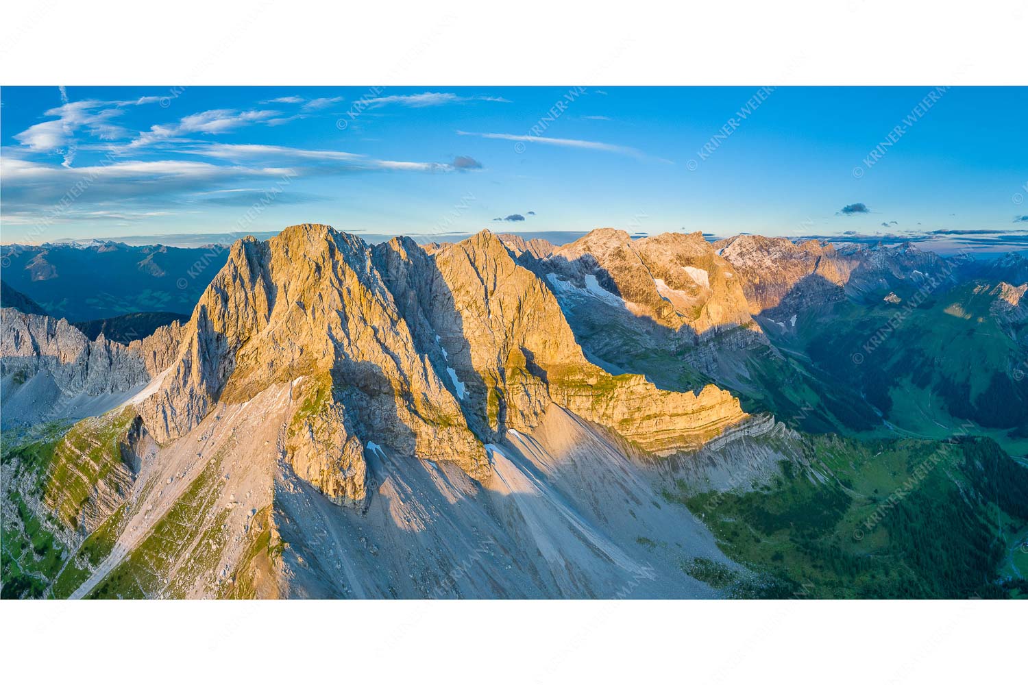 Erstes Tageslicht an der Lamsenspitze und Spritzkarspitze und am Karwendelhauptkamm