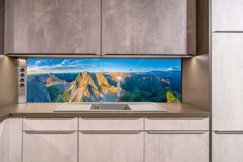 Erstes Tageslicht an der Lamsenspitze und Spritzkarspitze und am Karwendelhauptkamm - Lamsen- und Spritzkarspitze - Größe ca. 200x50cm, Seitenverhältnis ca: 4:1 - Karwendel - weitere Infos unter https://www.kriner-weiermann.de