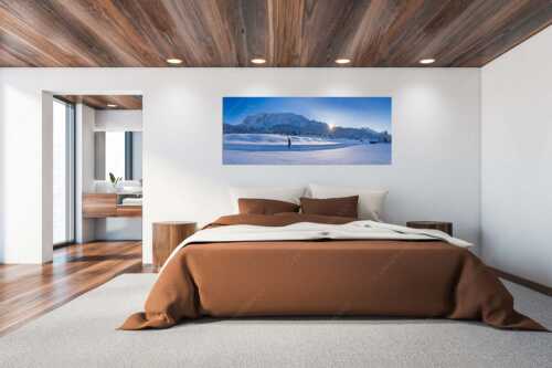 Skating im letzten Sonnenlicht mit Schloss Elmau und der Wettersteinwand im Hintergrund - Langlauf in Märchenhafter Schneelandschaft - Größe ca. 200x80cm, Seitenverhältnis 2,5:1 - Elmau - weitere Infos unter https://www.kriner-weiermann.de
