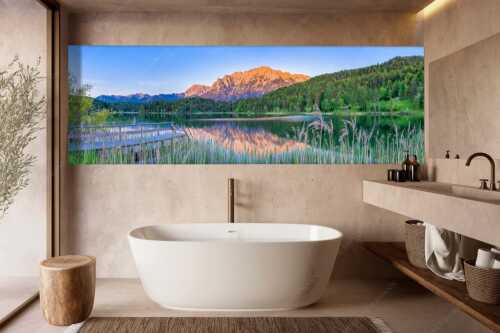 Blick über den Lautersee zum Abendrot am ´Karwendelgebirge - Lautersee Karwendel II - Wandbild - Größe ca. 300x100cm, Seitenverhältnis 3:1 - Abendrot am Karwendel - weitere Infos unter https://www.kriner-weiermann.de