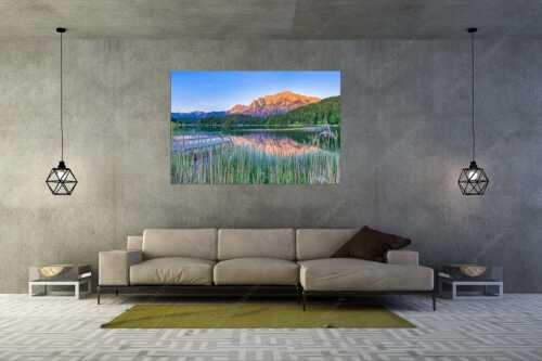 Blick über den Lautersee zum Abendrot am ´Karwendelgebirge - Lautersee Karwendel II - Wandbild - Größe ca. 180x120cm, Seitenverhältnis 3:2 - Abendrot am Karwendel - weitere Infos unter https://www.kriner-weiermann.de