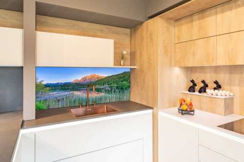 Blick über den Lautersee zum Abendrot am ´Karwendelgebirge - Lautersee Karwendel II - Küchenrückwand - Größe ca. 150x60cm, Seitenverhältnis 2,5:1 - Abendrot am Karwendel - weitere Infos unter https://www.kriner-weiermann.de