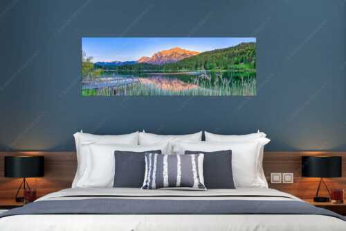 Blick über den Lautersee zum Abendrot am ´Karwendelgebirge - Lautersee Karwendel II - Wandbild - Größe ca. 180x60cm, Seitenverhältnis 3:1 - Abendrot am Karwendel - weitere Infos unter https://www.kriner-weiermann.de