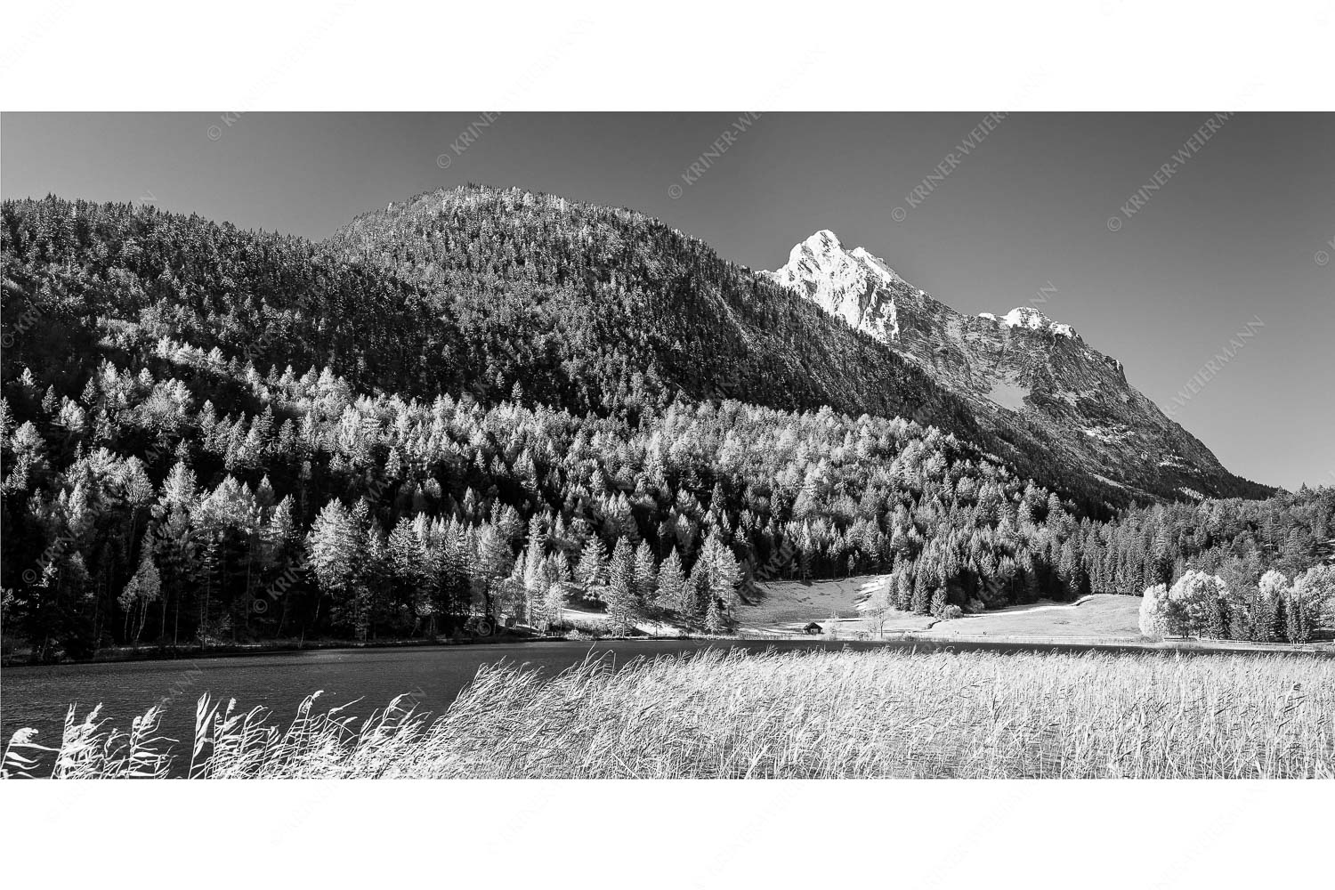 Blick über den Lautersee zum Grünkopf und der Unteren Wettersteinspitze