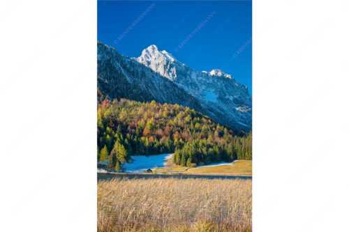 Blick über den Lautersee zum Grünkopf und der Unteren Wettersteinspitze - Lauterseeherbst - Seitenverhältnis 2:3 - Harbst am Lautersee mit Wetterstein - weitere Infos unter https://www.kriner-weiermann.de