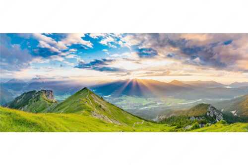 Blick am Seinskopf vorbei über das Obere Isartal zum Sonnenuntergang im Estergebirge - Letzte Sonnenstrahlen - Seitenverhältnis 2,5:1 - Seinskopf Krün und Wallgau - weitere Infos unter https://www.kriner-weiermann.de