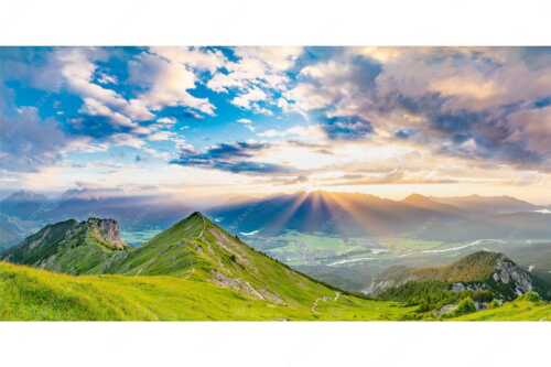 Blick am Seinskopf vorbei über das Obere Isartal zum Sonnenuntergang im Estergebirge - Letzte Sonnenstrahlen - Seitenverhältnis 2:1 - Seinskopf Krün und Wallgau - weitere Infos unter https://www.kriner-weiermann.de
