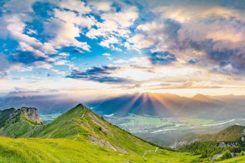 Blick am Seinskopf vorbei über das Obere Isartal zum Sonnenuntergang im Estergebirge - Letzte Sonnenstrahlen - Seitenverhältnis 3:2 - Seinskopf Krün und Wallgau - weitere Infos unter https://www.kriner-weiermann.de
