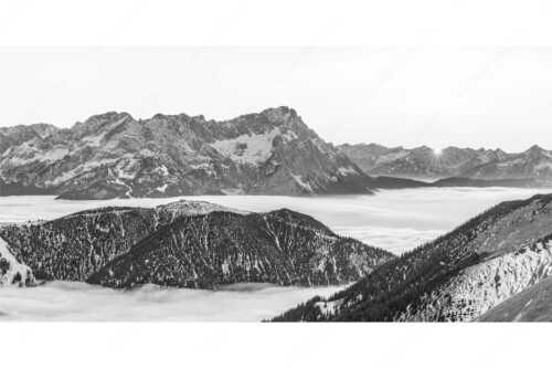 Blick aus dem Estergebirge über Nebelmeer und Wank zum Zugspitzmassiv - Letzter Blitzer - Seitenverhältnis 2:1 - Zugspitze Sonnenuntergang - weitere Infos unter https://www.kriner-weiermann.de