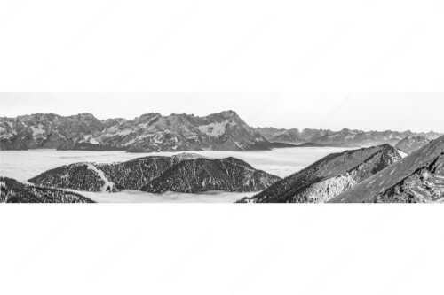 Blick aus dem Estergebirge über Nebelmeer und Wank zum Zugspitzmassiv - Letzter Blitzer - Seitenverhältnis 4:1 - Zugspitze Sonnenuntergang - weitere Infos unter https://www.kriner-weiermann.de