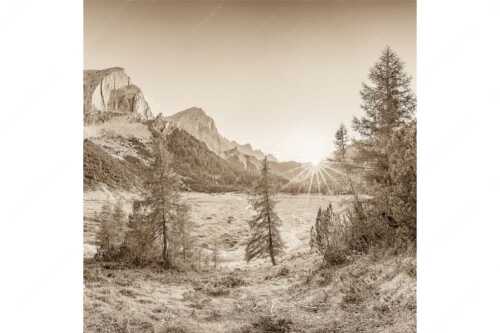 Blick zur Speckkarspitze und über den Halleranger im Karwendelgebirge - Letztes Licht am Anger - Seitenverhältnis 1:1 - Halleranger mit Speckkarspitze im Karwendel - weitere Infos unter https://www.kriner-weiermann.de