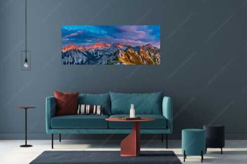 Soierngebirge im letzten warmen Tageslicht mit Sonnenuntergang im Estergebirge - Letztes Licht - Größe ca. 175x70cm, Seitenverhältnis 2,5:1 - Grandiose Abendstimmung im Soierngebirge - weitere Infos unter https://www.kriner-weiermann.de