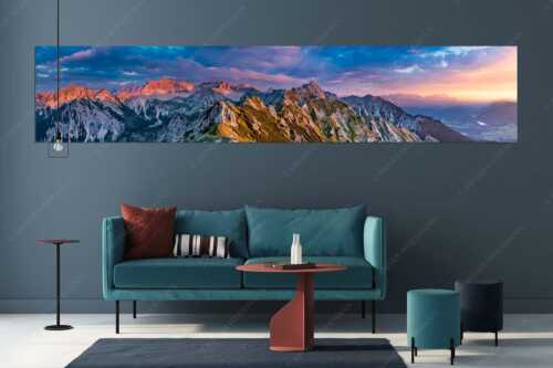 Soierngebirge im letzten warmen Tageslicht mit Sonnenuntergang im Estergebirge - Letztes Licht - Größe ca. 350x70cm, Seitenverhältnis 5:1 - Grandiose Abendstimmung im Soierngebirge - weitere Infos unter https://www.kriner-weiermann.de
