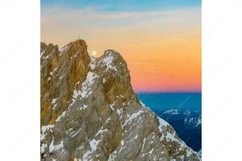 Vollmondaufgang an der Leutascher Dreitorspitze im Wettersteingebirge - Leutascher - Seitenverhältnis 1:1 - Leutascher Dreitorspitze Vollmond - weitere Infos unter https://www.kriner-weiermann.de