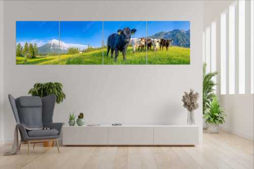Jungvieh in Leutasch mit Hoher Munde in den Mieminger Bergen - Leutascher Weide - 4er Split, Größe ca. 280x70cm, Seitenverhältnis 4:1 - Junge Kälber mit Hoher Munde - weitere Infos unter https://www.kriner-weiermann.de