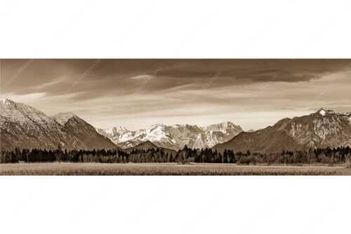 Blick von Murnau durchs Loisachtal zum Wettersteinmassiv mit Alpspitze und Zugspitze - Loisachtal - Seitenverhältnis 3:1 - Murnau bis zum Wetterstein - weitere Infos unter https://www.kriner-weiermann.de
