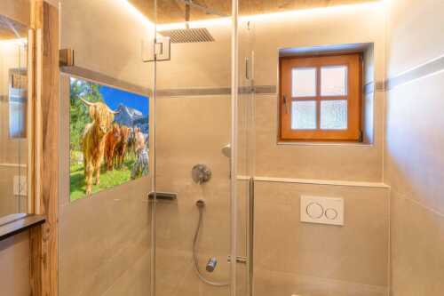 Jungvieh am Halleranger im Karwendelgebirge - Long und ohne Horn - Glasbild - Größe ca. 120x80cm, Seitenverhältnis 3:2 - Schottische Hochlandrinder im Karwendel - weitere Infos unter https://www.kriner-weiermann.de