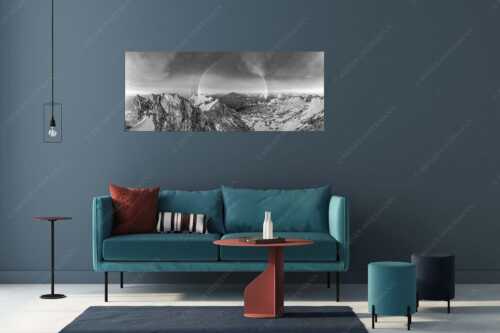Kletterer am Zugspitzgipfel. Blick über Gipfel und Jubiläumsgrat zur Alpspitze im Wettersteingebirge - Magie - Größe ca. 175x70cm, Seitenverhältnis 2,5:1 - Klettern an der Zugspitze - weitere Infos unter https://www.kriner-weiermann.de