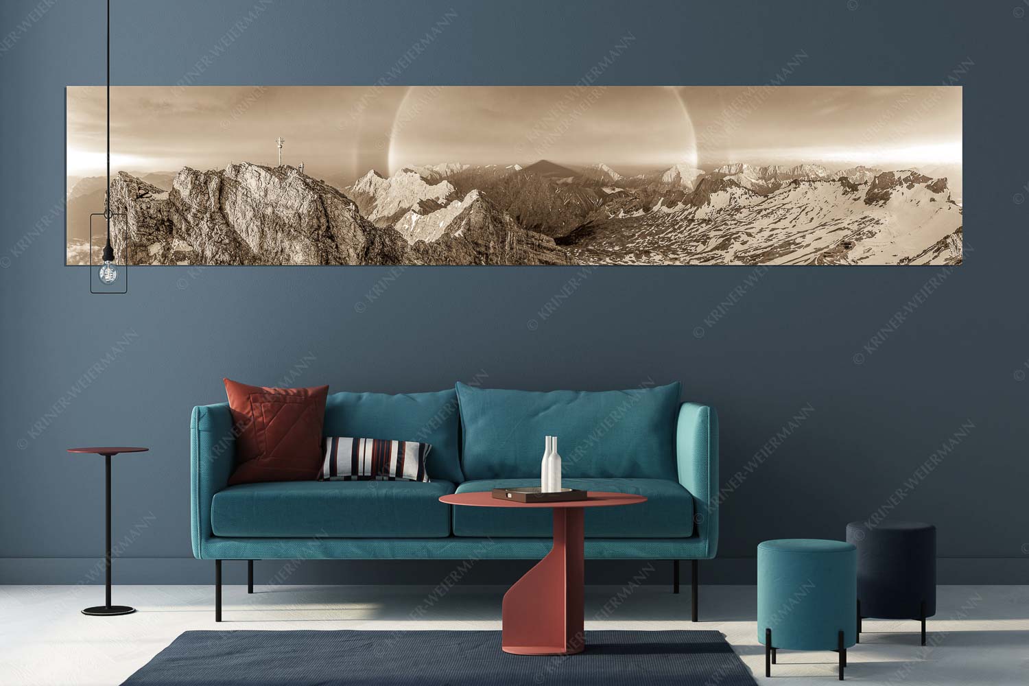 Kletterer am Zugspitzgipfel. Blick über Gipfel und Jubiläumsgrat zur Alpspitze im Wettersteingebirge - Magie - Größe ca. 350x70cm, Seitenverhältnis 5:1 - Klettern an der Zugspitze - weitere Infos unter https://www.kriner-weiermann.de