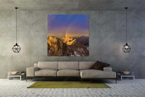 Kletterer am Zugspitzgipfel. Blick über Gipfel und Jubiläumsgrat zur Alpspitze im Wettersteingebirge - Magie - Größe ca. 160x160cm, Seitenverhältnis 1:1 - Klettern an der Zugspitze - weitere Infos unter https://www.kriner-weiermann.de