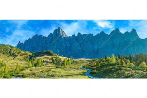 Blick über die Ladizalm zur Lalidererspitze im Karwendelgebirge - Malerisches Karwendel - Seitenverhältnis 2,5:1 - Ladizalm im Karwendel - weitere Infos unter https://www.kriner-weiermann.de