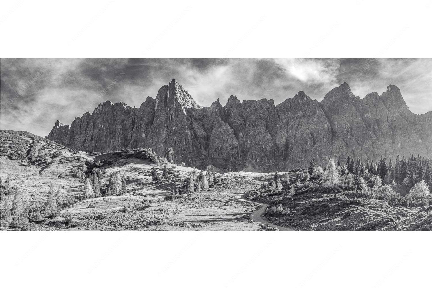 Malerisches Karwendel – Seitenverhältnis 2,5:1 — Ladizalm im Karwendel Blick über die Ladizalm zur Lalidererspitze im Karwendelgebirge