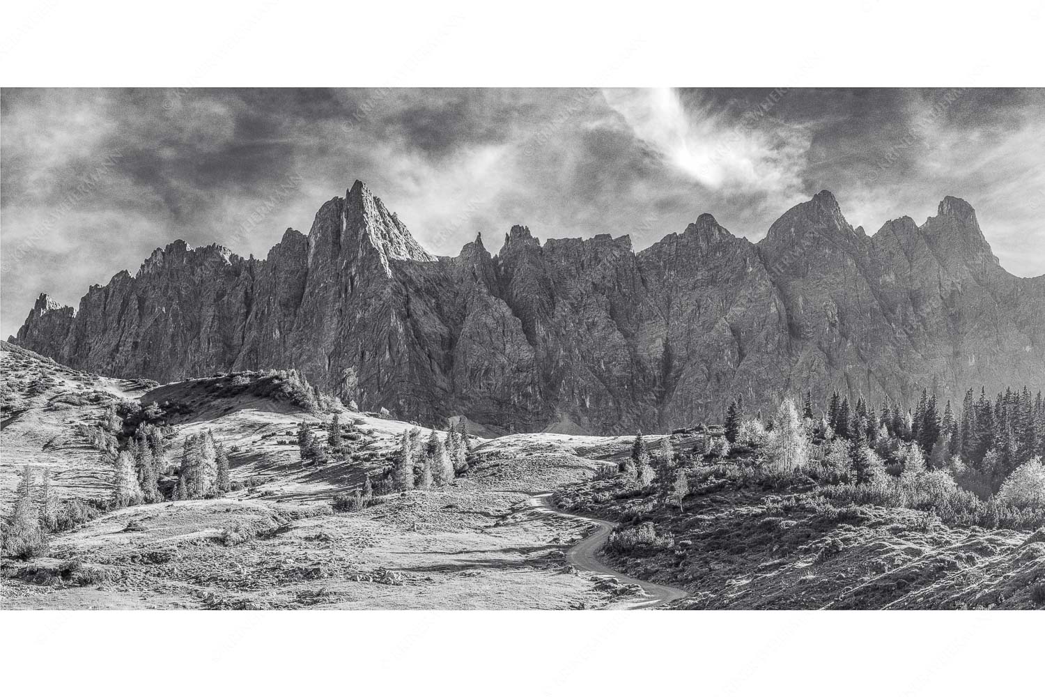 Malerisches Karwendel – Seitenverhältnis 2:1 — Ladizalm im Karwendel Blick über die Ladizalm zur Lalidererspitze im Karwendelgebirge