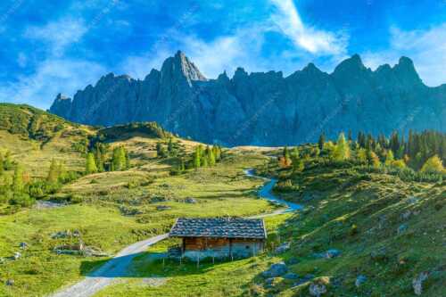 Blick über die Ladizalm zur Lalidererspitze im Karwendelgebirge - Malerisches Karwendel - Seitenverhältnis 3:2 - Ladizalm im Karwendel - weitere Infos unter https://www.kriner-weiermann.de