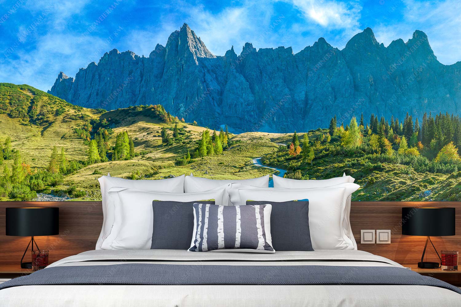 Malerisches Karwendel – Größe ca. 350x140cm, Seitenverhältnis 2,5:1 — Ladizalm im Karwendel Blick über die Ladizalm zur Lalidererspitze im Karwendelgebirge - Malerisches Karwendel - Größe ca. 350x140cm, Seitenverhältnis 2,5:1 - Ladizalm im Karwendel - weitere Infos unter https://www.kriner-weiermann.de