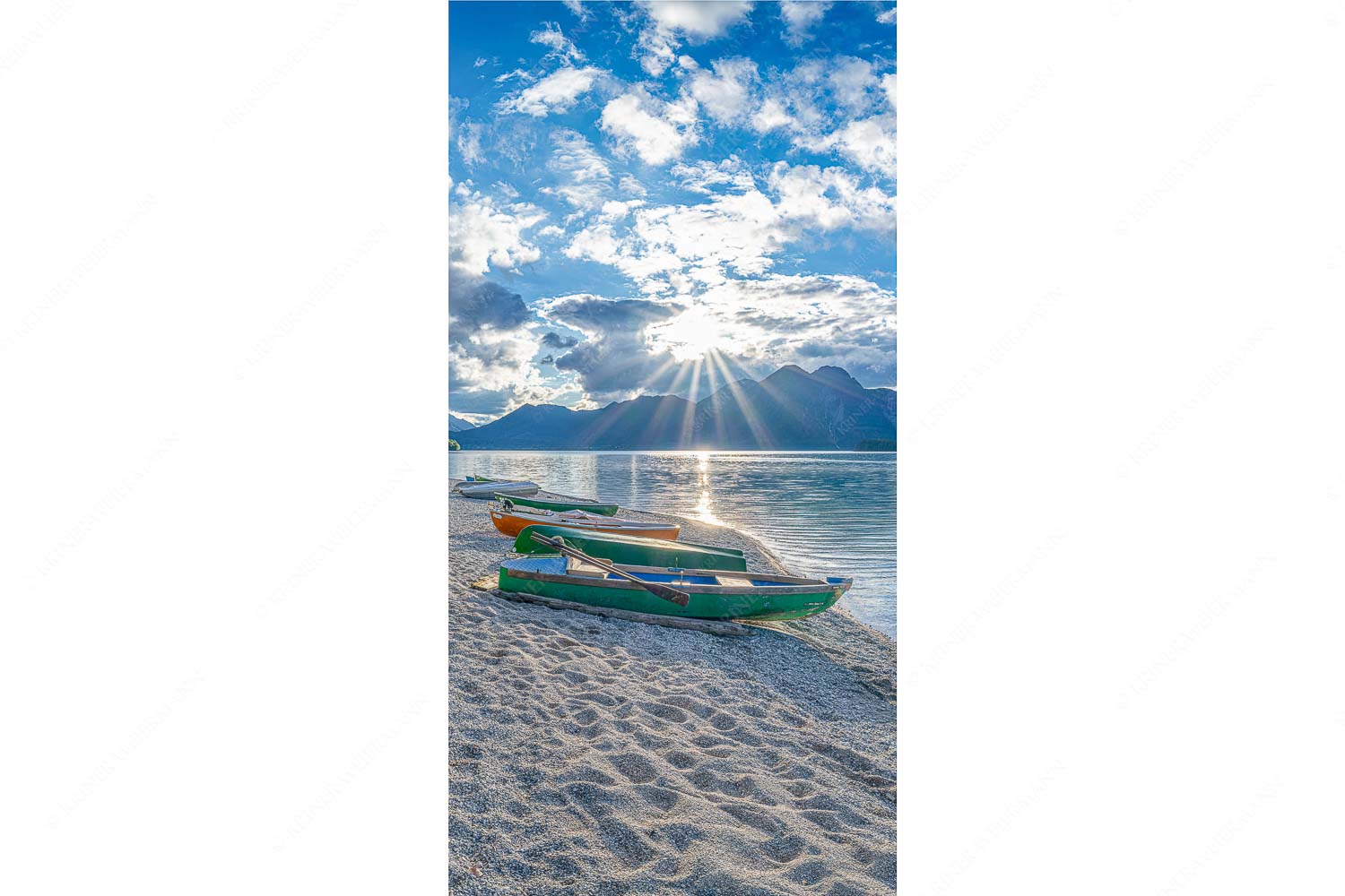 Mediterran – Seitenverhältnis 1:2 — Fischerboote am Walchensee Südliches Flair verbreitet sich bei einer Abendstimmung am Walchenseeufer bei Niedernach