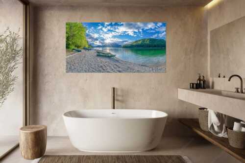 Südliches Flair verbreitet sich bei einer Abendstimmung am Walchenseeufer bei Niedernach - Mediterran - Größe ca. 180x90cm, Seitenverhältnis 2:1 - Fischerboote am Walchensee - weitere Infos unter https://www.kriner-weiermann.de