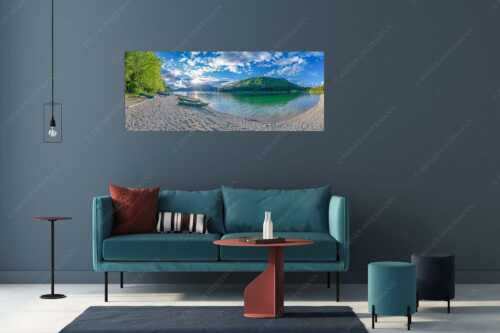 Südliches Flair verbreitet sich bei einer Abendstimmung am Walchenseeufer bei Niedernach - Mediterran - Größe ca. 175x70cm, Seitenverhältnis 2,5:1 - Fischerboote am Walchensee - weitere Infos unter https://www.kriner-weiermann.de