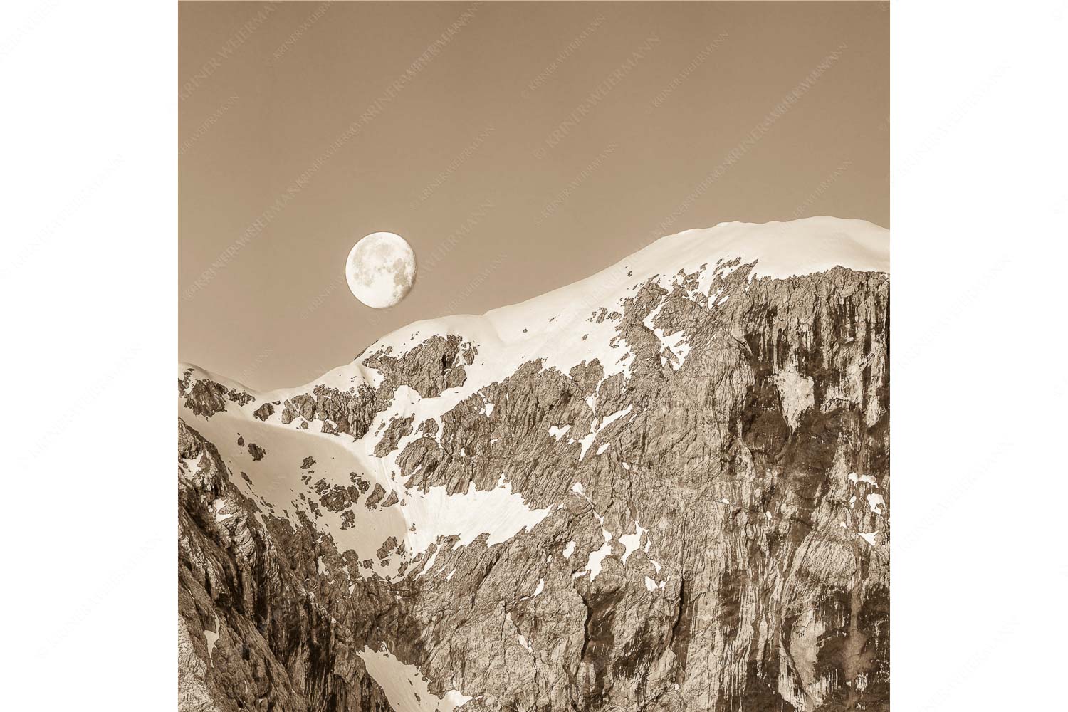 Mond und Munde – Seitenverhältnis 1:1 — Hohe Munde Vollmond Monduntergang an der Hohen Munde in den Mieminger Bergen