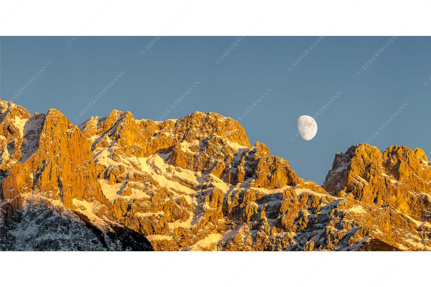 Mondzauber – Seitenverhältnis 2:1 — Mittenwalder Höhenweg Winter Mondaufgang an der Sulzleklammspitze im Karwendelgebirge