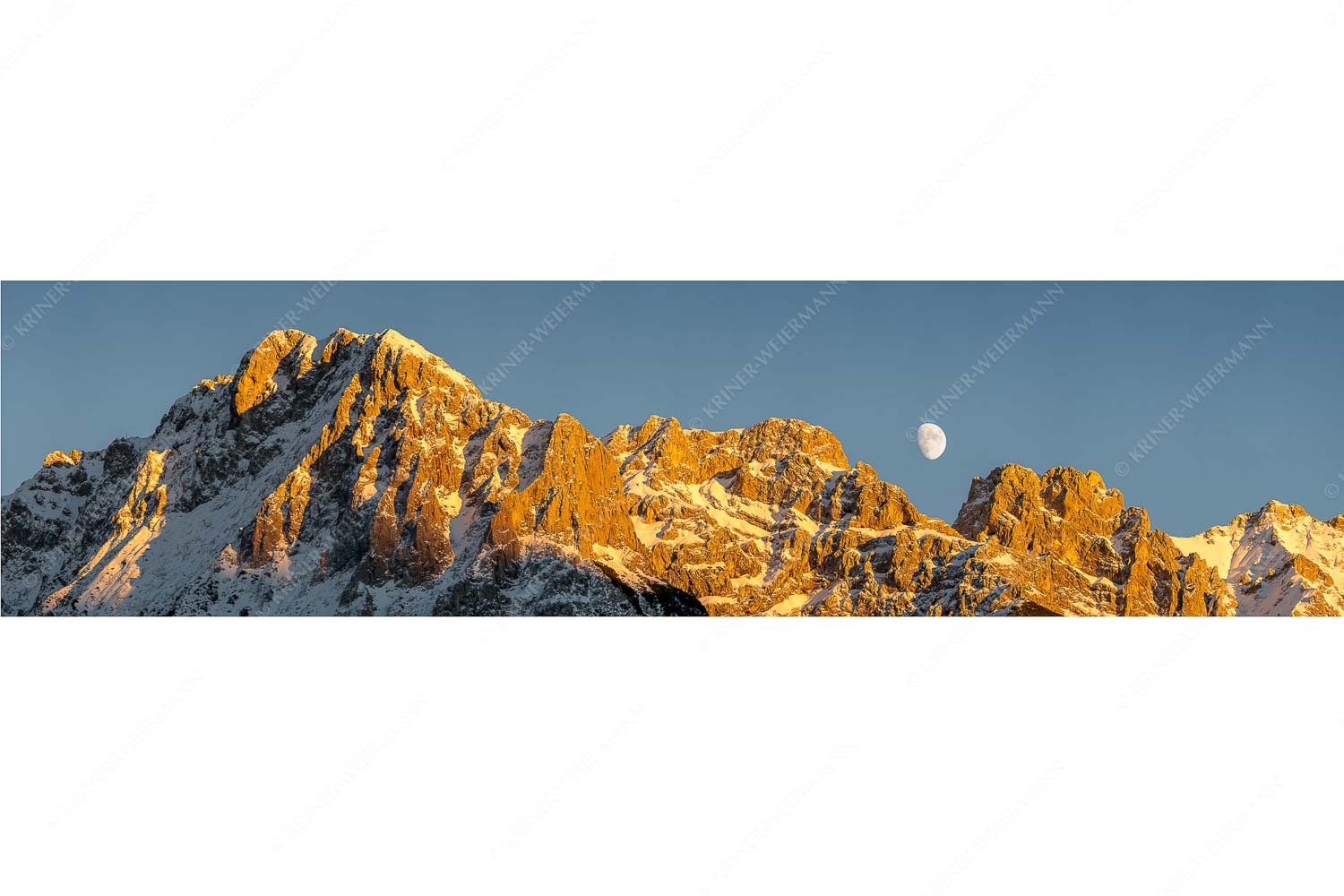 Mondzauber – Seitenverhältnis 4:1 — Mittenwalder Höhenweg Winter Mondaufgang an der Sulzleklammspitze im Karwendelgebirge