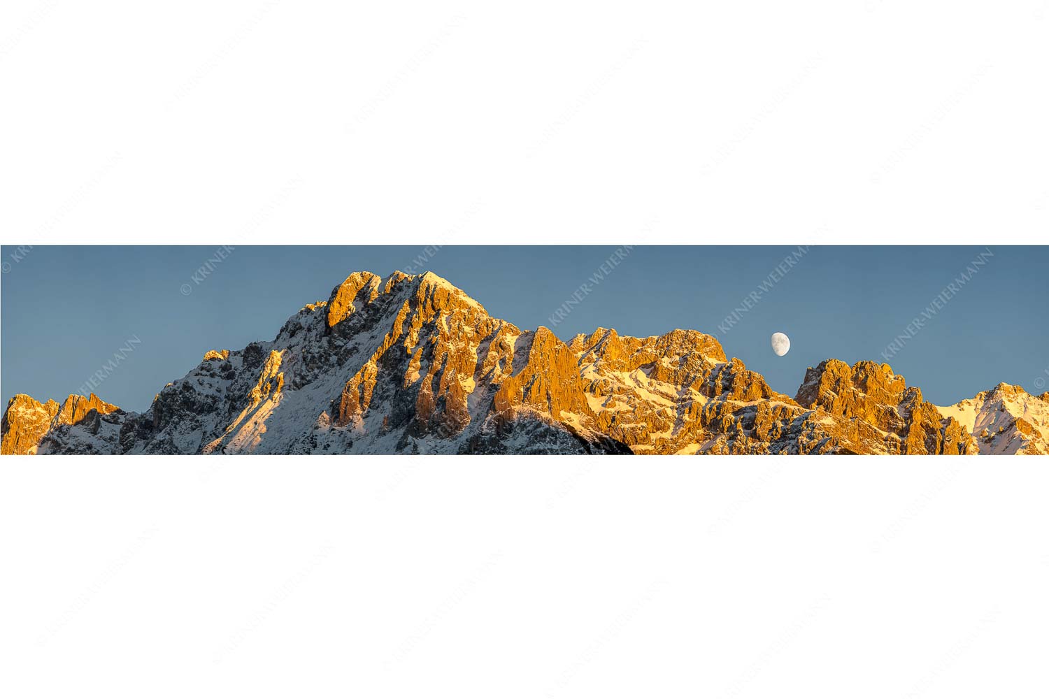 Mondzauber – Seitenverhältnis 5:1 — Mittenwalder Höhenweg Winter Mondaufgang an der Sulzleklammspitze im Karwendelgebirge