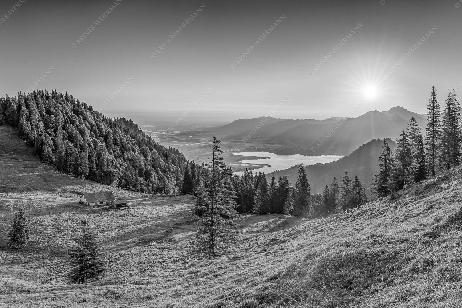 Morgensymphonie – Seitenverhältnis 3:2 — Kaseralm unter Heimgarten Herrlicher Sonnenaufgang auf der Kaseralm mit Blick auf den Kochelsee