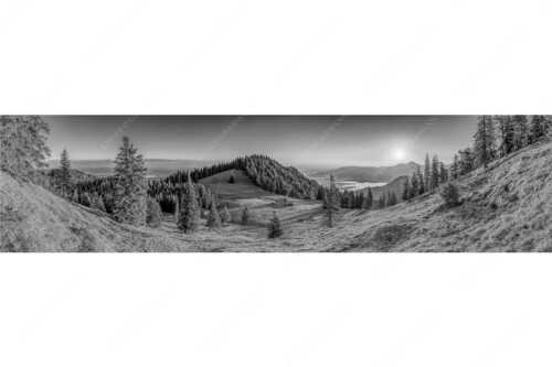 Herrlicher Sonnenaufgang auf der Kaseralm mit Blick auf den Kochelsee - Morgensymphonie - Seitenverhältnis 4:1 - Kaseralm unter Heimgarten - weitere Infos unter https://www.kriner-weiermann.de