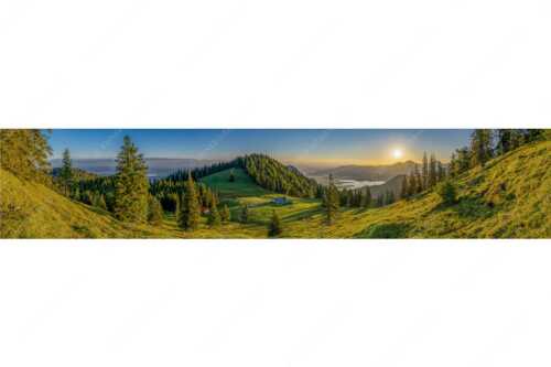 Herrlicher Sonnenaufgang auf der Kaseralm mit Blick auf den Kochelsee - Morgensymphonie - Seitenverhältnis 5:1 - Kaseralm unter Heimgarten - weitere Infos unter https://www.kriner-weiermann.de