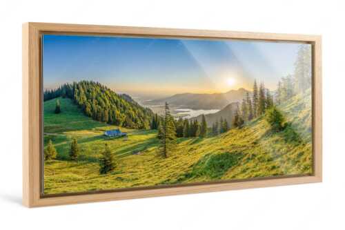 Sonnenaufgang bei der Kaseralm über Kochelsee - Morgensymphonie - Foto im Schattenfugen-Rahmen, Seitenverhältnis 2:1 - Kaseralm unter Heimgarten - weitere Infos unter https://www.kriner-weiermann.de