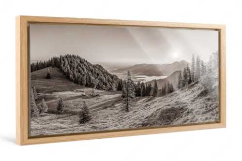 Herrlicher Sonnenaufgang auf der Kaseralm mit Blick auf den Kochelsee - Morgensymphonie - Foto im Schattenfugen-Rahmen - Kaseralm unter Heimgarten - weitere Infos unter https://www.kriner-weiermann.de