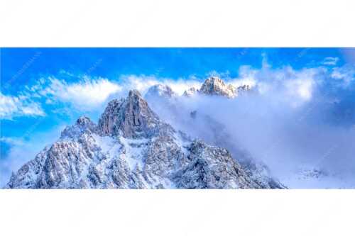 Blick von Mittenwald auf Viererspitze, Karwendelköpfe und Koflerturm im Nebel - Nebelreissen am Kofler - Seitenverhältnis 2,5:1 - Viererspitze bei Mittenwald - weitere Infos unter https://www.kriner-weiermann.de