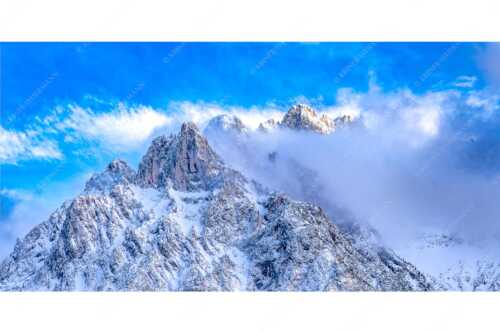 Blick von Mittenwald auf Viererspitze, Karwendelköpfe und Koflerturm im Nebel - Nebelreissen am Kofler - Seitenverhältnis 2:1 - Viererspitze bei Mittenwald - weitere Infos unter https://www.kriner-weiermann.de