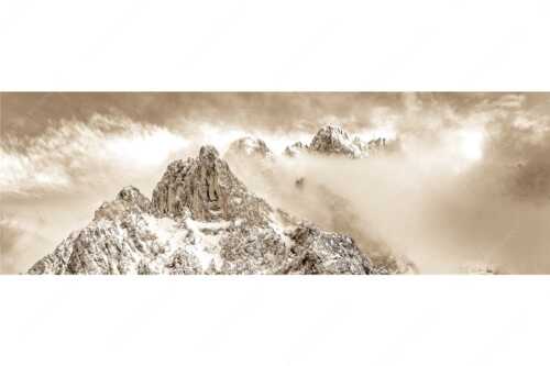 Blick von Mittenwald auf Viererspitze, Karwendelköpfe und Koflerturm im Nebel - Nebelreissen am Kofler - Seitenverhältnis 3:1 - Viererspitze bei Mittenwald - weitere Infos unter https://www.kriner-weiermann.de