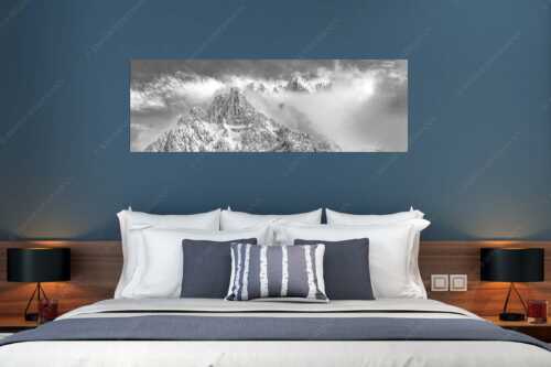 Blick von Mittenwald auf Viererspitze, Karwendelköpfe und Koflerturm im Nebel - Nebelreissen am Kofler - Größe ca. 180x60cm, Seitenverhältnis 3:1 - Viererspitze bei Mittenwald - weitere Infos unter https://www.kriner-weiermann.de