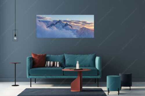 Über der Reintal ragt der Hochwanner am Morgen aus dem Nebel empor - Neptun - Größe ca. 175x70cm, Seitenverhältnis 2,5:1 - Hochwanner im Wettersteingebirge - weitere Infos unter https://www.kriner-weiermann.de