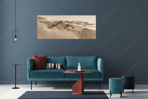 Über der Reintal ragt der Hochwanner am Morgen aus dem Nebel empor - Neptun - Größe ca. 175x70cm, Seitenverhältnis 2,5:1 - Hochwanner im Wettersteingebirge - weitere Infos unter https://www.kriner-weiermann.de